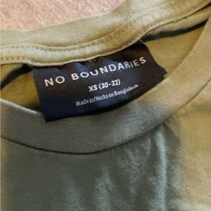 Light green short sleeve Tshirt- No Boundaries